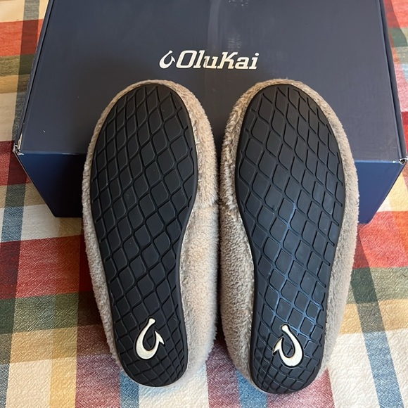 OluKai Sherpa slippers. Women’s size 7, color- sandbar (beige, tan) - Picture 5 of 6